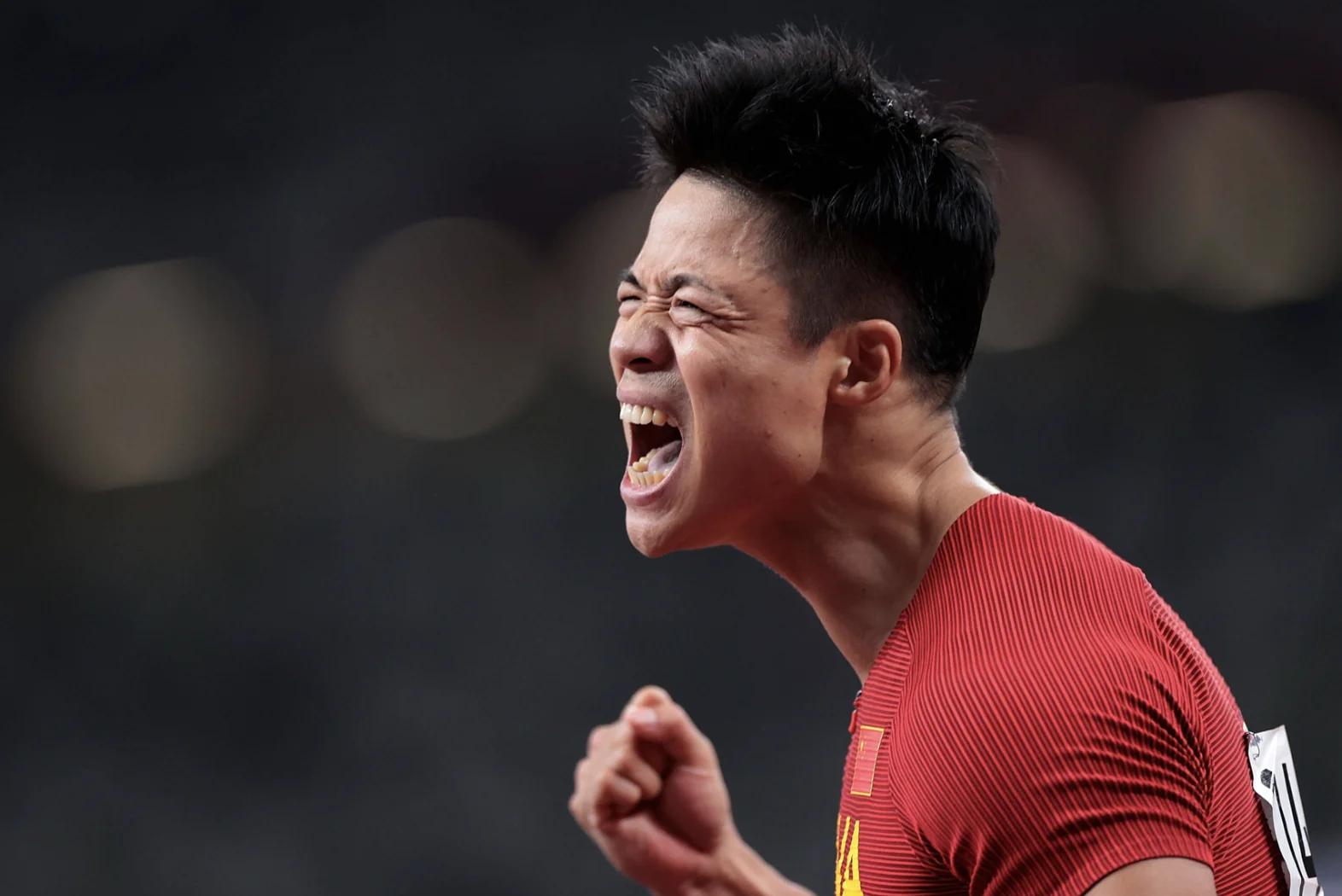 -苏炳添刷新世界纪录，马龙教练激动落泪！